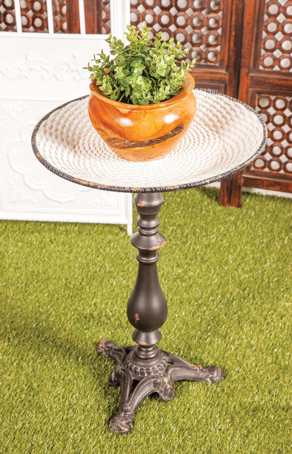 Round Iron and Wood Accent Table E16306