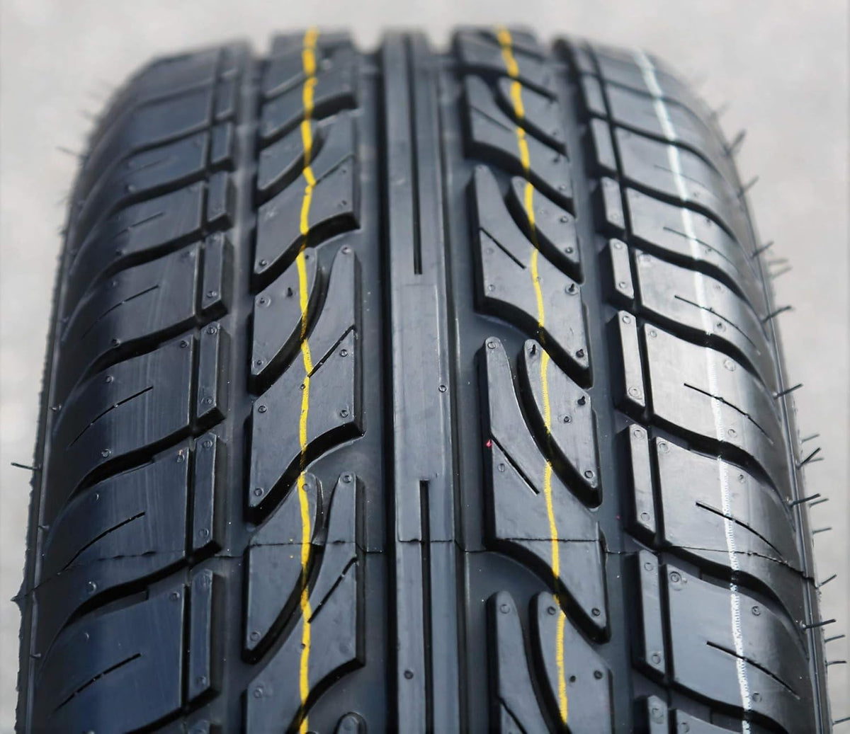 Set of 4 195/45R15 78V Performance Radial Tires D1563