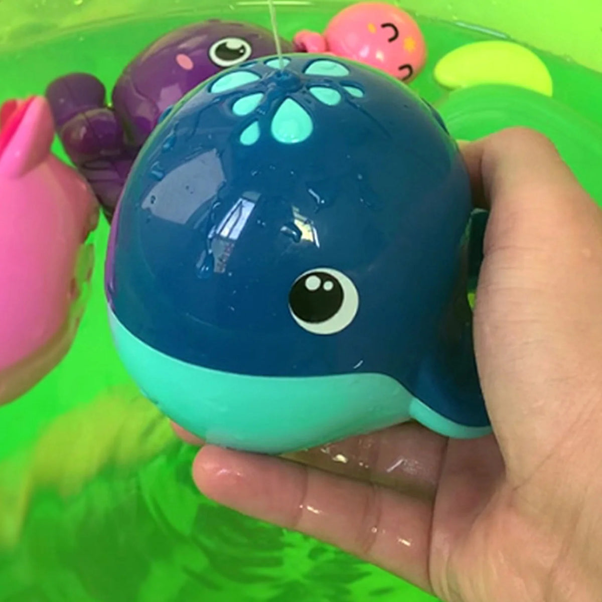 Light Up Whale Automatic Sprinkler Bathtub Toy H776